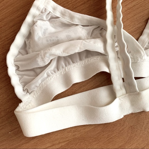 BNWOT Urban Outfitters White Floral Bralette XS/S - Picture 5 of 5